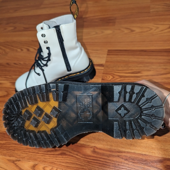 Dr Martens JADON BOOT SMOOTH LEATHER PLATFORMS size 6 - Picture 3 of 7